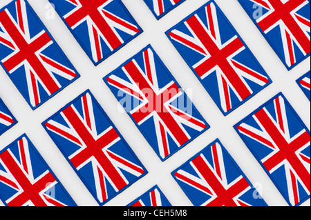 Union Jack Flagge gestickt Patch Muster auf weißem Hintergrund Stockfoto