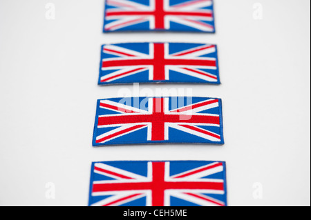 Union Jack Flagge gestickt Patch Muster auf weißem Hintergrund Stockfoto