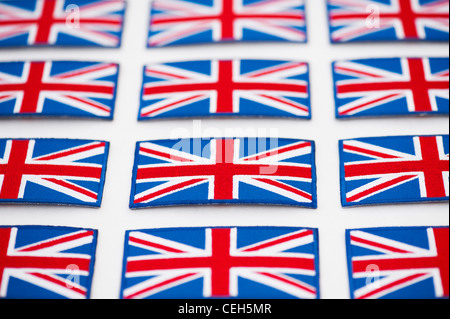 Union Jack Flagge gestickt Patch Muster auf weißem Hintergrund Stockfoto