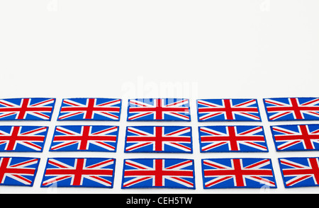 Union Jack Flagge gestickt Patch Muster auf weißem Hintergrund Stockfoto