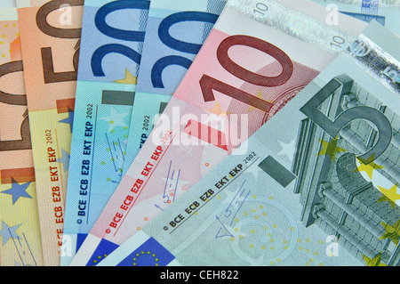 Nahaufnahme der verschiedenen Euro-Banknoten verteilt Stockfoto