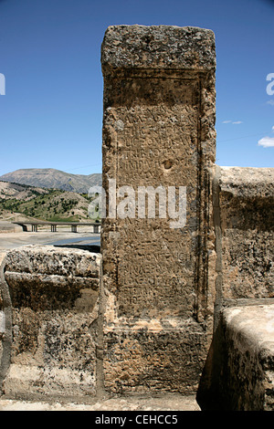 Inschrift auf der römischen Cendere oder Septimius-Severus-Brücke, Provinz Adiyaman, Südosttürkei Stockfoto