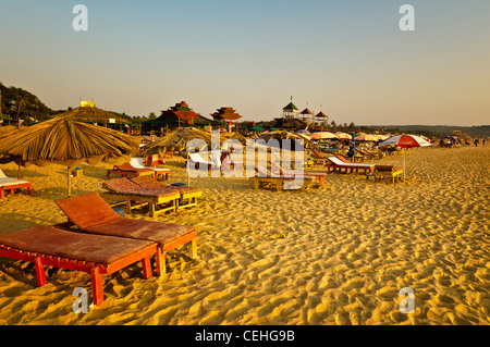 Sonnenuntergang mit goldenem Licht, Candolim Beach, North Goa, Indien Stockfoto