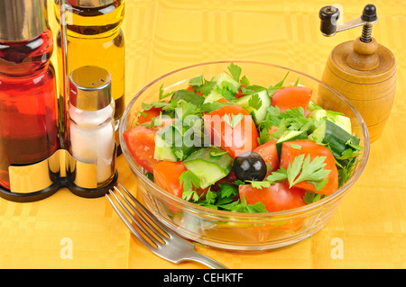 Mazedonisch, gemischter Salat im Glas Platte Anordnung Stockfoto