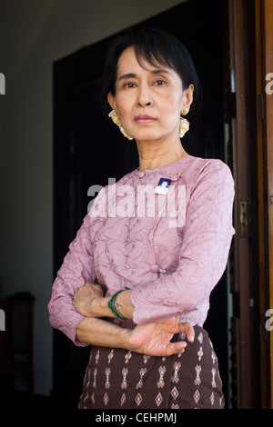 Aung San Suu Kyi, Kanzler der Regierung von Myanmar und die Vorsitzende der Nationalen Liga für Demokratie (NLD) in Ihrem Haus in Yangon, Myanmar, Birma Stockfoto