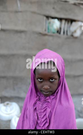 Afrika KENIA Turkana-Region, Flüchtling Lager Kakuma, UN-Organisationen als WFP UNHCR und LWB geben Relief Service 80,000 Flüchtlinge, somalische Mädchen Stockfoto