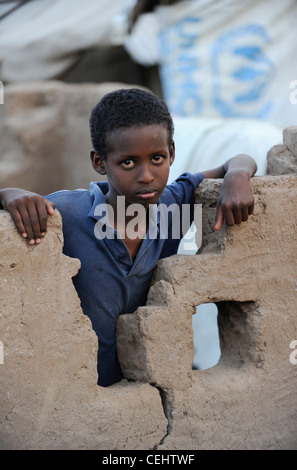 Afrika KENIA Turkana-Region, Flüchtling Lager Kakuma, UN-Organisationen als WFP UNHCR und LWB geben Relief Service 80,000 Flüchtlinge, Somali junge Stockfoto