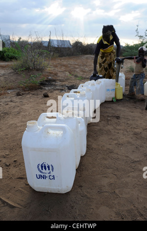 Afrika KENIA Turkana-Region, Flüchtling Lager Kakuma, UN-Organisationen als WFP UNHCR und LWB geben Relief Service 80,000 Flüchtlinge Stockfoto