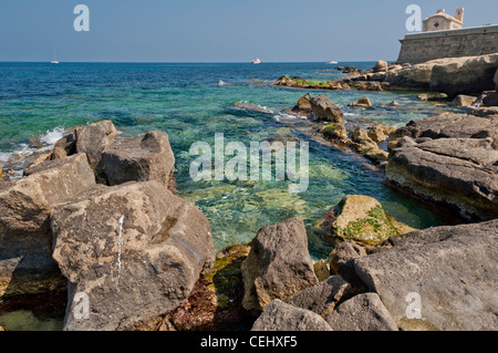 San Pedro und San Pablo Kirche an Wand in Insel Tabarca. Alicante. Spanien Stockfoto