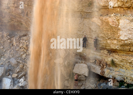 Wasserfall, verursacht durch Sturzfluten in der Negev-Wüste Stockfoto