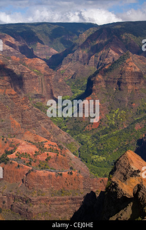 Am Nachmittag Sonne und Wolken am Waimea Canyon, Kauai, Hawaii, USA. Winter Stockfoto