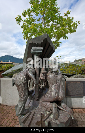 Hard Rock Bergleute Skulptur (1980) von dem lokalen Künstler Ed Weg. Marine Park. Juneau. Alaska. USA Stockfoto
