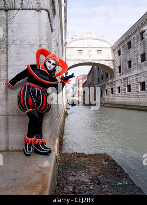 Maskierte Frau im Karneval oder Carnevale in Venedig Italien Stockfoto