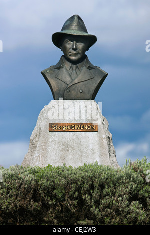 Statue des belgischen Schriftstellers und Schriftsteller Georges Simenon in Lüttich, Belgien Stockfoto