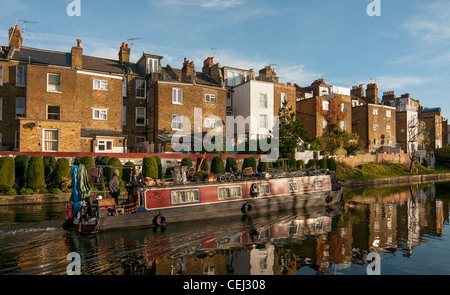 Hausboot am Grand Union Canal, Maida Vale, London, England, Vereinigtes Königreich Stockfoto
