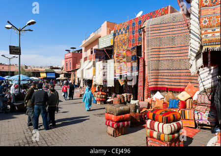 Teppichgeschäfte Rahba Kedima (Ort des Epices), Medina, Marrakesch, Marokko, Nordafrika Stockfoto