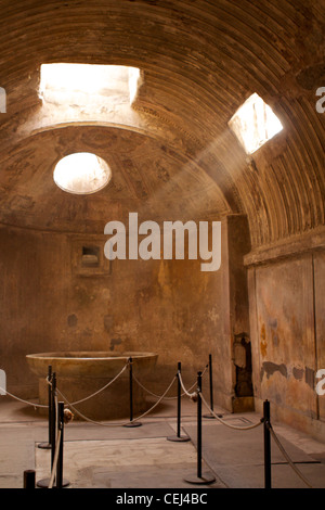 Ein Zimmer in der "Forum Baths',"Apsis Calidarium"- heiße Bäder - in Pompei (Pompeji) Stockfoto