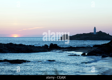 Godrevy Head Leuchtturm bei Sonnenuntergang Gwithian, Cornwall Godrevy ist ein Gebiet von West Cornwall, an der nördlichen Küste Küste gefunden Stockfoto