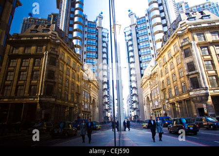 Reflexion der Lloyd Gebäude am Leadenhall Street City of London. Stockfoto