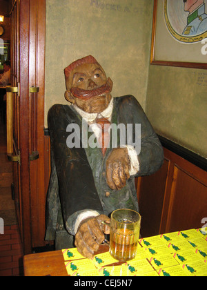 Charaktere aus der brave Soldat Švejk am U Kalicha Pub und Restaurant in Prag. Stockfoto