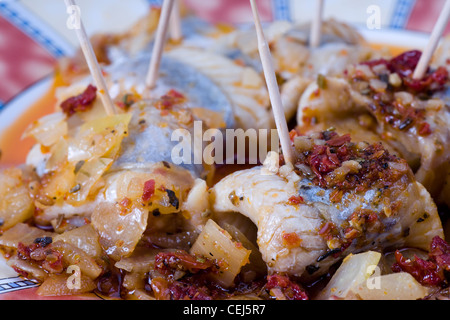 Hering mit Gewürzen Makro Stockfoto