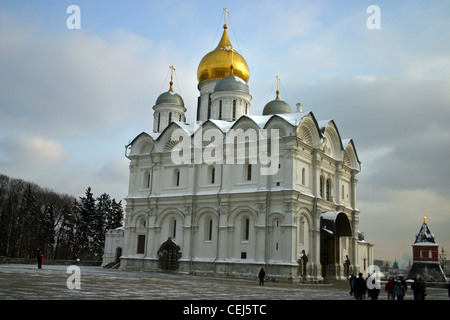 Die Kathedrale des Erzengels befindet sich im Cathedral Square des Moskauer Kreml in Russland Stockfoto