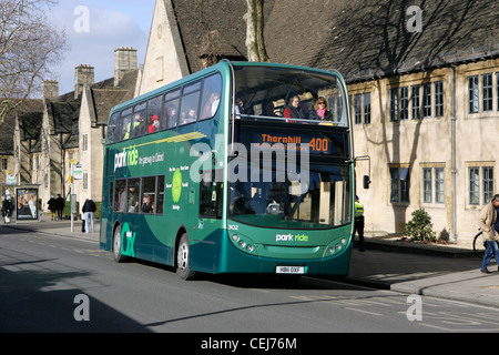 Oxford Parken und mit Bus Stockfoto