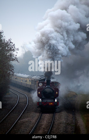 Pannier Tank Dampflokomotiven 7752 und 9600 Klettern Bagworth Steigung, Bagworth, Leicestershire, England. Stockfoto