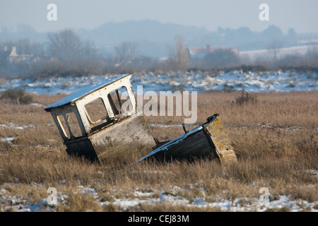 Verlassene Boot auf Dornweiler Sümpfe, Norfolk Stockfoto