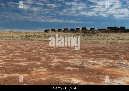 Xaus Lodge Unterkunft mit Blick auf Salzpfanne, Kgalagadi Transfrontier Park, Northern Cape Stockfoto