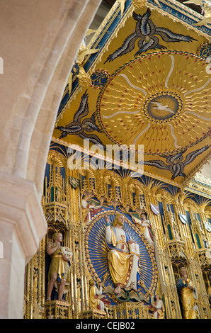 Die vergoldeten Retabel hinter dem Hochaltar, Wymondham Abbey, Norfolk, East Anglia, England, UK. Stockfoto