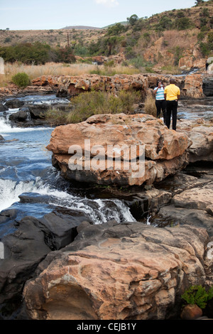 Touristen fotografieren bei Bourkes Luck, Mpumalanga Stockfoto