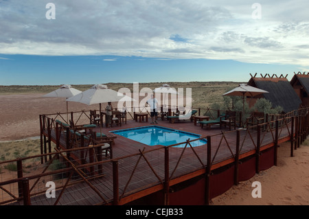 Pool-Bereich am Xaus Lodge, Kgalagadi Transfrontier Park, Northern Cape Stockfoto