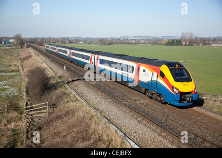 East Midlands Züge Klasse 222 Meridian DMU Personenzug aus Sheffield nach London vorbei Sawley Derbyshire, England Stockfoto