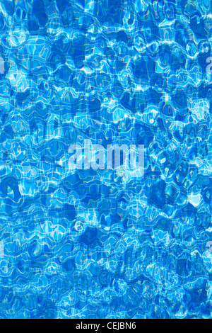 blaue Fliesen Pool Wasser plätschern Textur Hintergrund Stockfoto