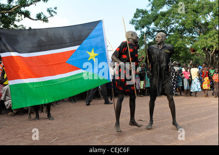 Afrika Süd SUDAN Bahr al Ghazal Region, Lakes State, Dorf Mapourdit, Dinka Menschen feiern Erntefest mit Tänzen Stockfoto