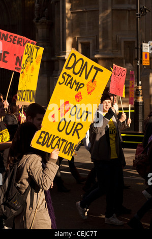 Studenten protestieren gegen Studiengebühren Gebührenerhöhungen auf die NUS-Demonstration am 10. November 2010 Stockfoto