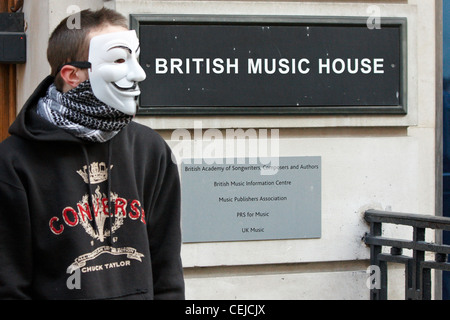 Protest gegen umstrittenen copyright Abkommen ACTA oder Anti-Counterfeiting Trade Agreement vor britischen Musik-Haus Stockfoto