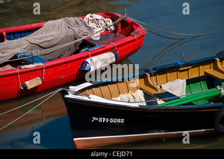 Traditionelle Fischerboote im Hafen Küstenfischerei in Castro Urdiales, Kantabrien, Spanien Stockfoto