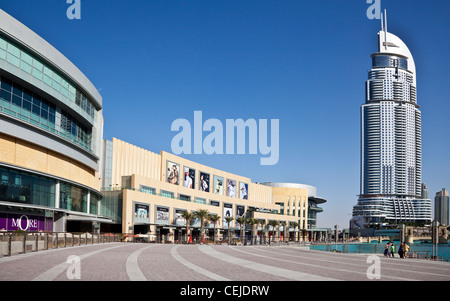 Die Uferpromenade außerhalb der neu eröffnete Dubai Mall mit dem 5 Sterne Hotel The Address. Dubai, Vereinigte Arabische Emirate Stockfoto