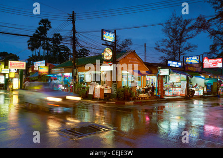 Thailand - Insel Phuket, Patong Beach, Hauptstraße in der Nacht Stockfoto