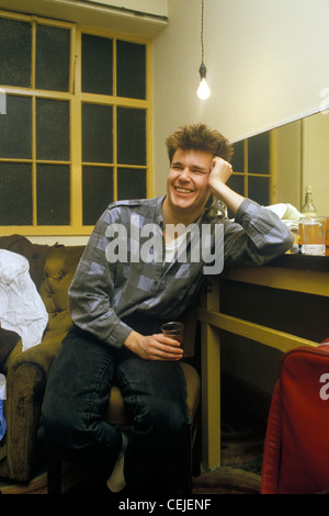 Stuart Adamson Big Country auf Tour durch Schottland 1980er Glasgow hinter der Bühne in seiner Garderobe. UK HOMER SYKES Stockfoto