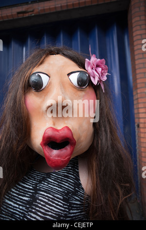 England, London, Southwark, maskierten Teilnehmer an dem Festival "Carnaval Del Pueblo" (Europas größte Latin Street Festival) Stockfoto