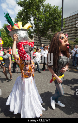 England, London, Southwark, maskierten Teilnehmer an dem Festival "Carnaval Del Pueblo" (Europas größte Latin Street Festival) Stockfoto