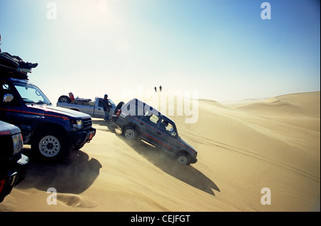 Jeeps und Pickups, Wüste Tourismus in der westlichen Wüste von Ägypten. Stockfoto