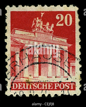 Deutschland-ca. 1948:A Stempel gedruckt in Deutschland zeigt Bild von The Brandenburg Gate (Deutsch: Brandenburger Tor) ist ein ehemaliges Stadttor und eines der wichtigsten Wahrzeichen Berlins und Deutschlands, ca. 1948. Stockfoto