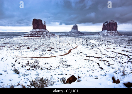 Eine seltene Schneefall erfasst über Monument Valley Tribal Park im nördlichen Arizona. Stockfoto