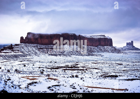 Eine seltene Schneefall erfasst über Monument Valley Tribal Park im nördlichen Arizona. Stockfoto