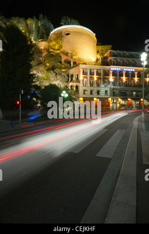 Hotel Suisse in der Nacht in Nizza, Südfrankreich Stockfoto