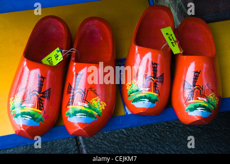 Holzschuhe für Verkauf im Shop als Souvenir aus Holland Stockfoto